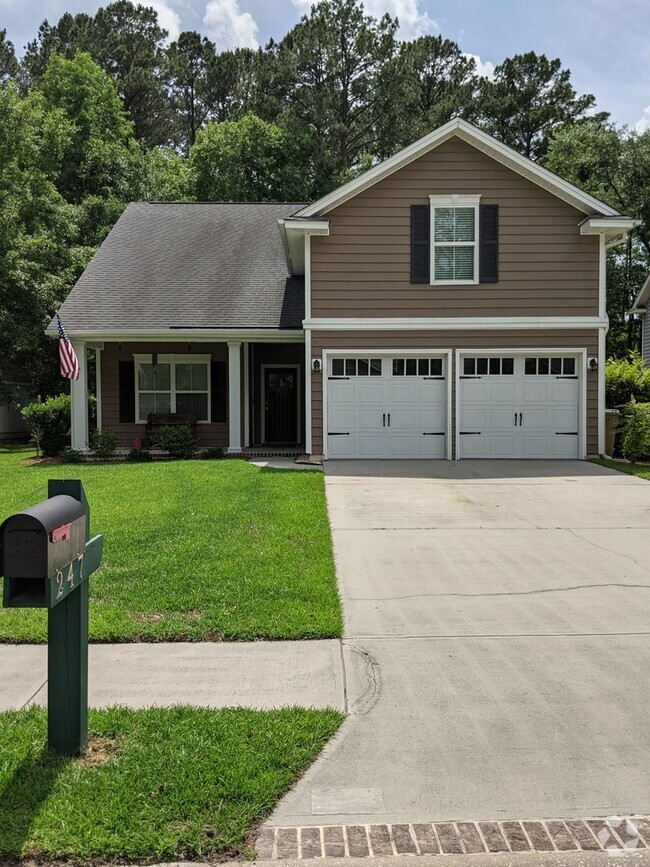Building Photo - Available August 15th!!! $2200 a month!!! Rental