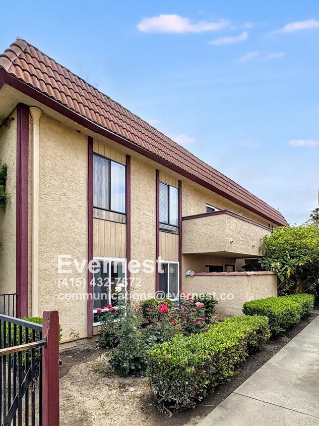 Spacious 2-Bedroom Condo with Balcony and ... - Spacious 2-Bedroom Condo with Balcony and ...