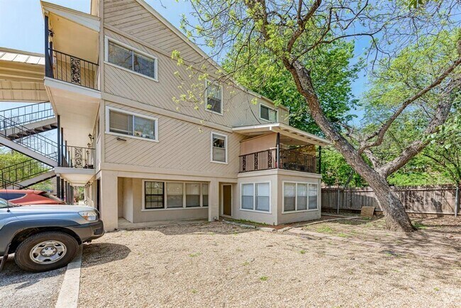 Building Photo - 1010 W 23rd St Unit 6 Rental