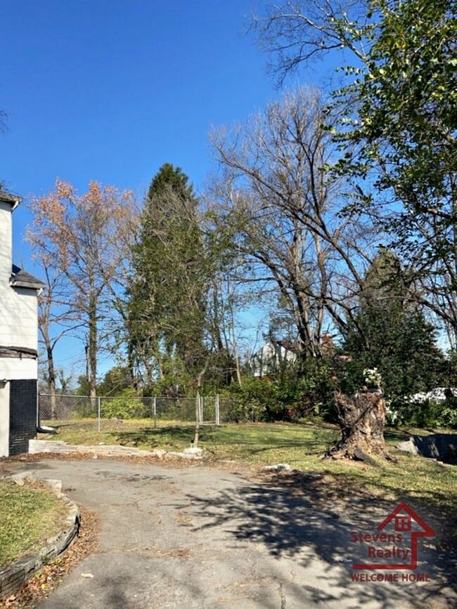 Photo - 3502 Lansing Ave