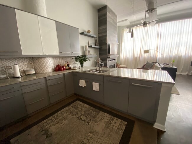 Photo - 2750 N Wayne Ave Unit M