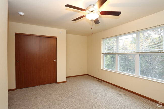 Bedroom - Cranberry Woods Townhomes