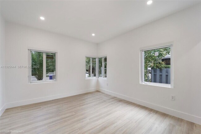 Photo - 1654 SW 18th Ave