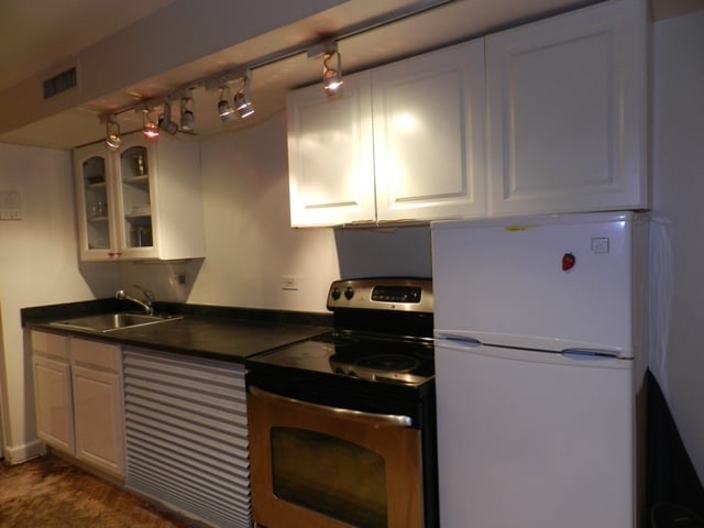 Kitchen - 108 E 31st St