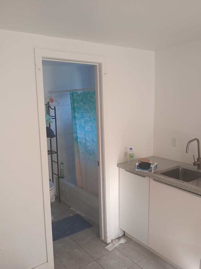 Photo - 56 Rue Montpetit Unité condo for rent/ a louer