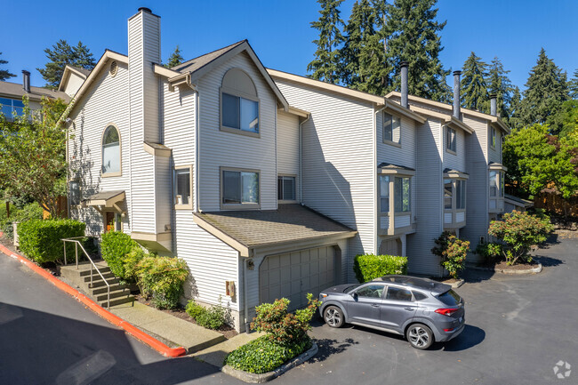 Exterior - Larkspur Landing at Lake Sammamish Apartments