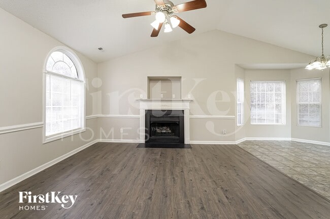 Photo - 940 Londonderry Dr