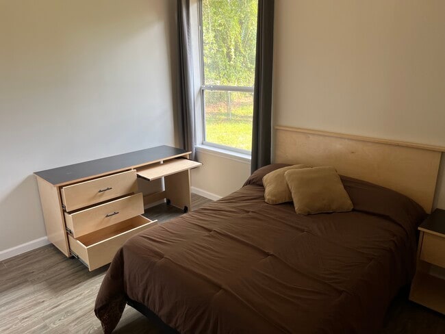Building Photo - 206 Ridge Rd Unit Room #1 Rental