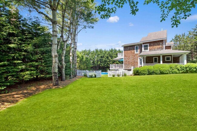 Photo - 114 Narod Blvd