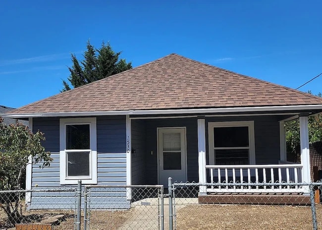 Building Photo - 1530 SE Hamilton St Rental