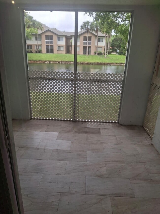 Photo - 9833 Westview Dr Unidad 813