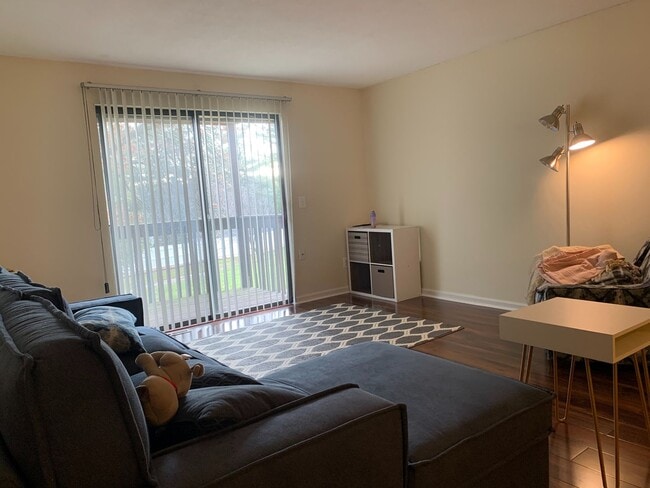 Photo - 18 Surrey Dr