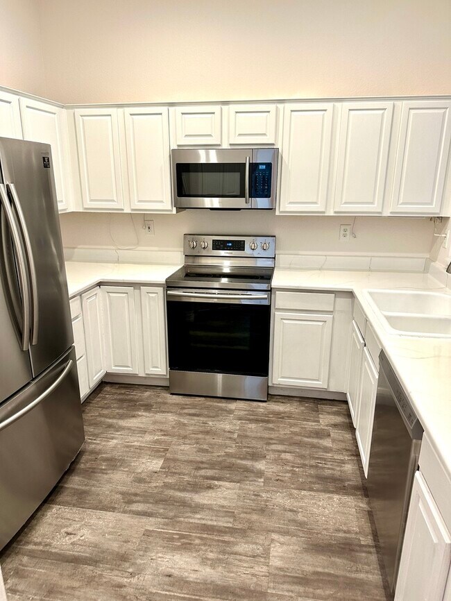 Photo - Gorgeous 2 bedroom / 2 bath condo in The Enclave