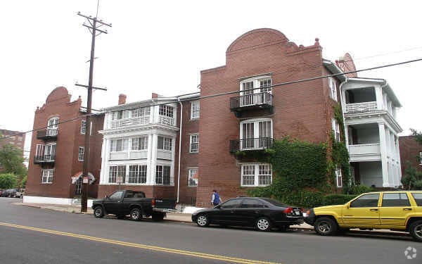 Photo - Roanoke Apartments