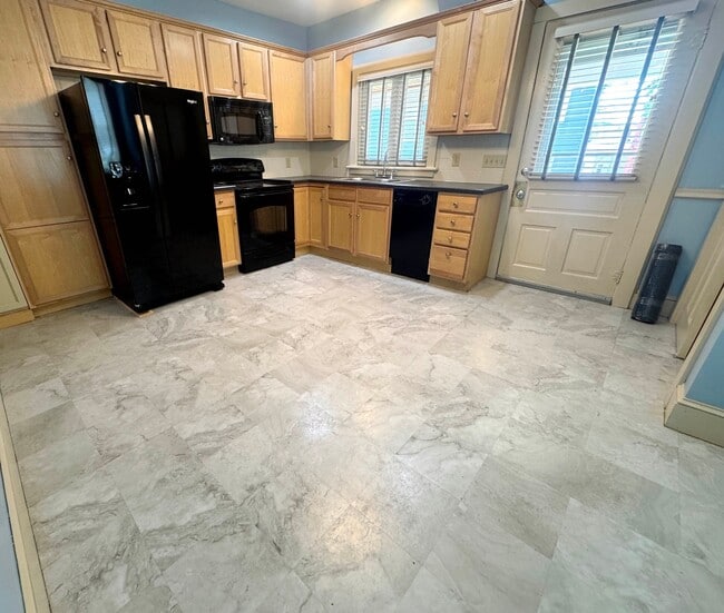 26 Pen Argyl St