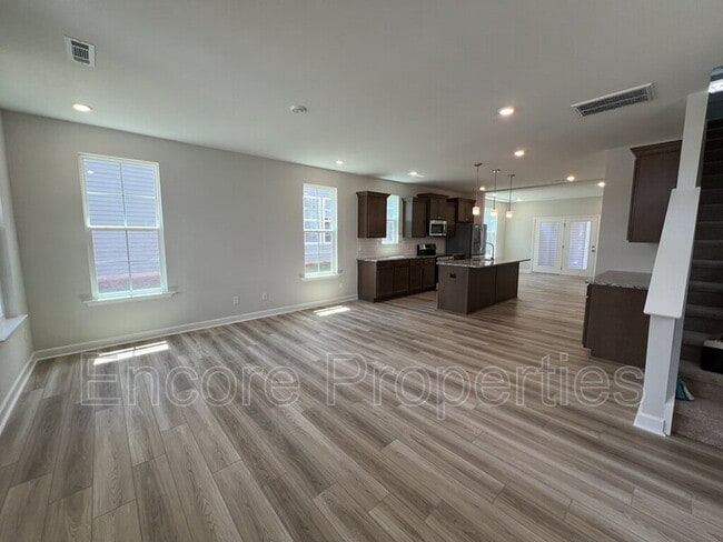 Photo - 284 White Oak Gdn Wy