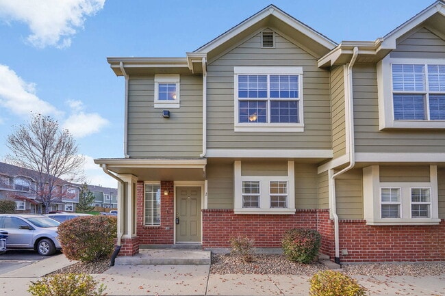 Building Photo - $1,975.00 - 2 Bedrooms, 2.5 Bathrooms, Tow... Unit 1