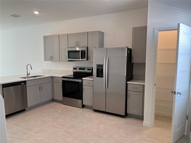 Photo - 2995 Skyline Lp