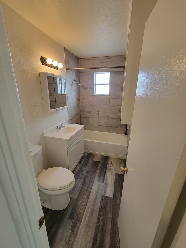 Photo - 1920 E Fairmount Ave Unit 1