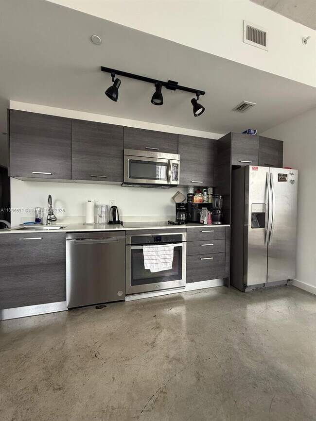Photo - 151 SE 1st St Unidad 1701 Rental