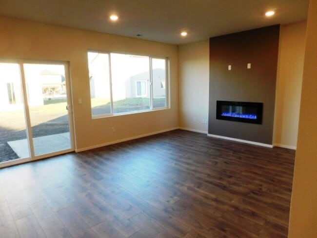 Photo - 4Bd/2.5 Ba Two Story Home - Available Soon!