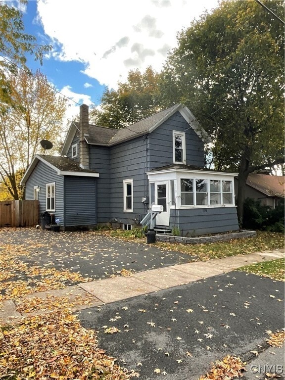 Photo - 110 Division St E