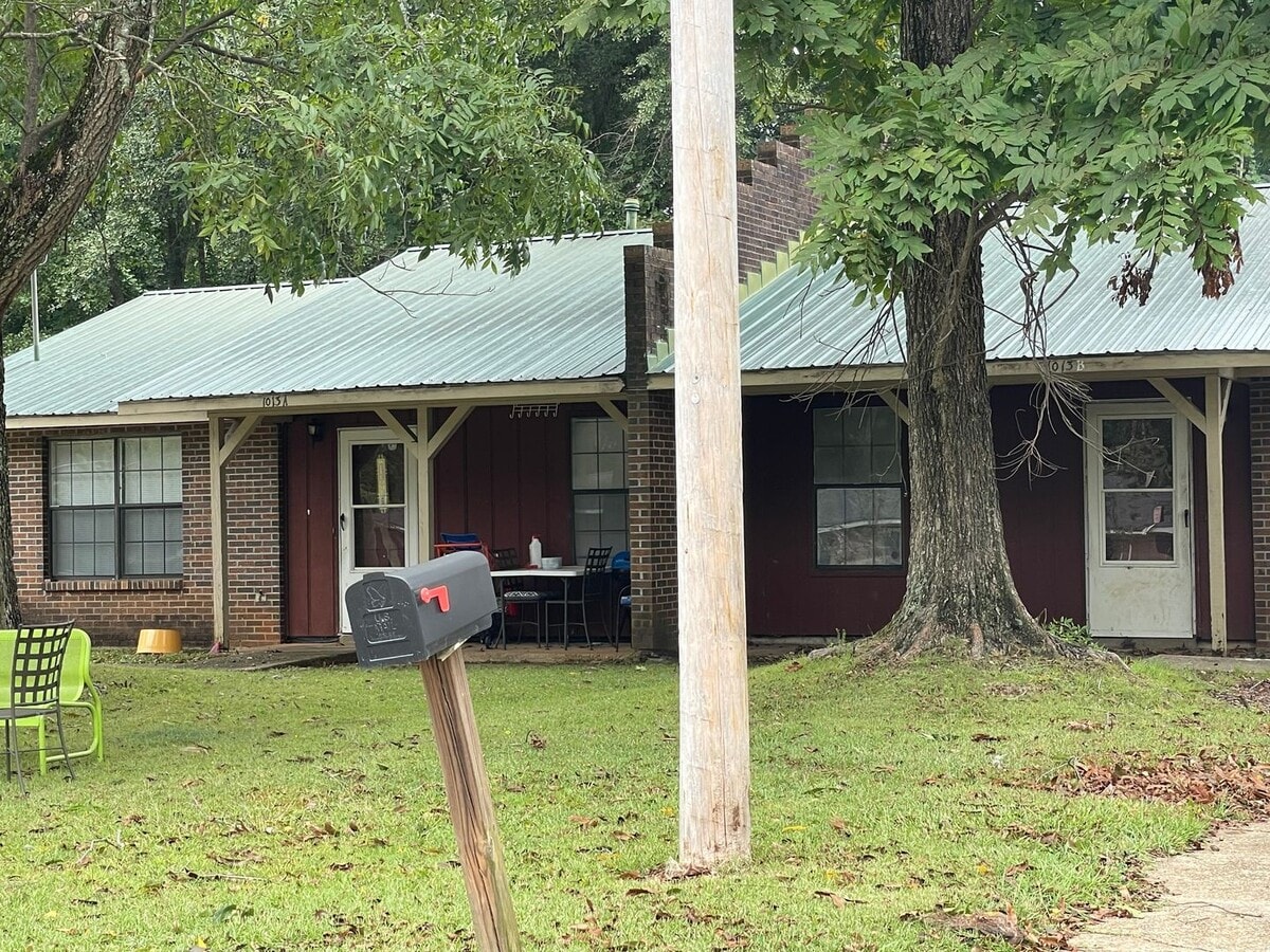 Photo - Cozy Duplex with Character in Opelika!
