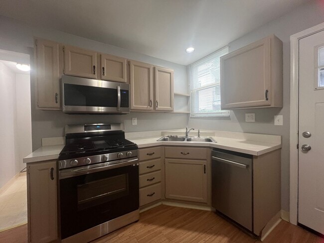 Building Photo - Beautiful 4 Bedroom/ 2 Bath- RENT SPECIAL:... Rental