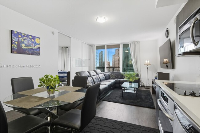 Photo - 90 SW 3rd St Unidad 2214