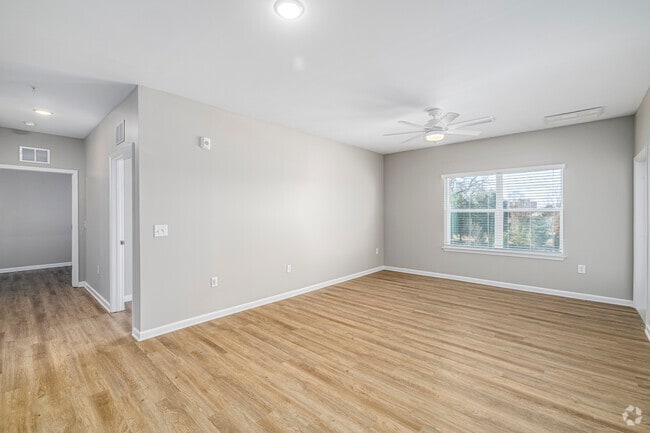 3BR, 2BA - 1,129SF - Living Room