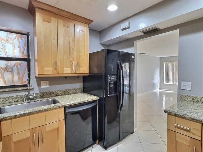 Building Photo - 3831 Cocoplum Cir Unit 3592