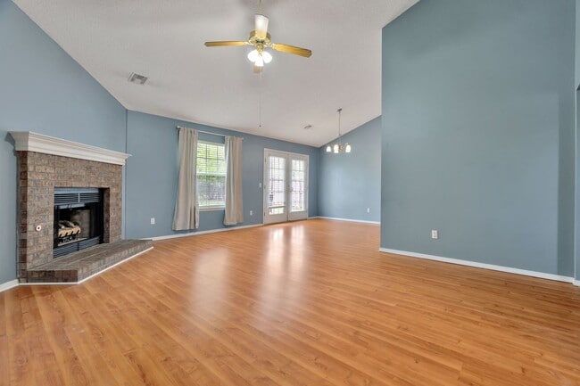 Photo - 3 Bed 2 Bath home Just Mins Away from Lake Fayetteville and I-49