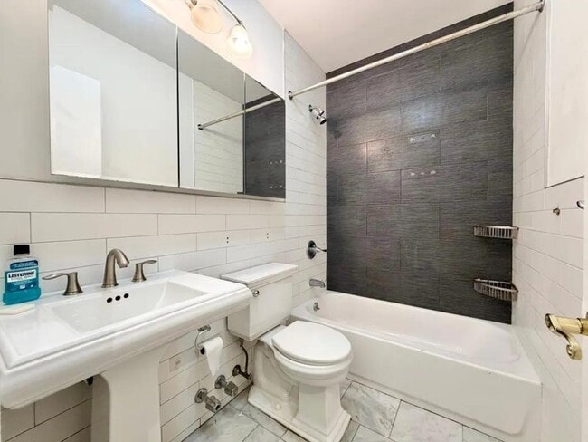Photo - Furnished room/NOT APARTMENT Unit 4