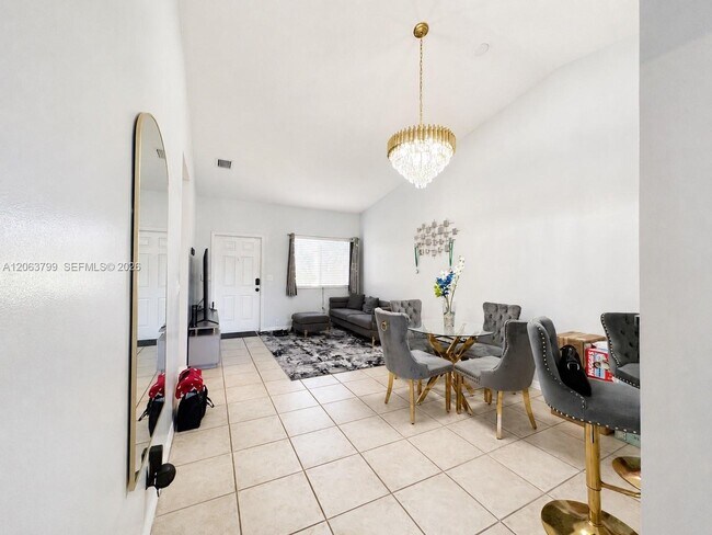 7830 NW 6th St Unit 204