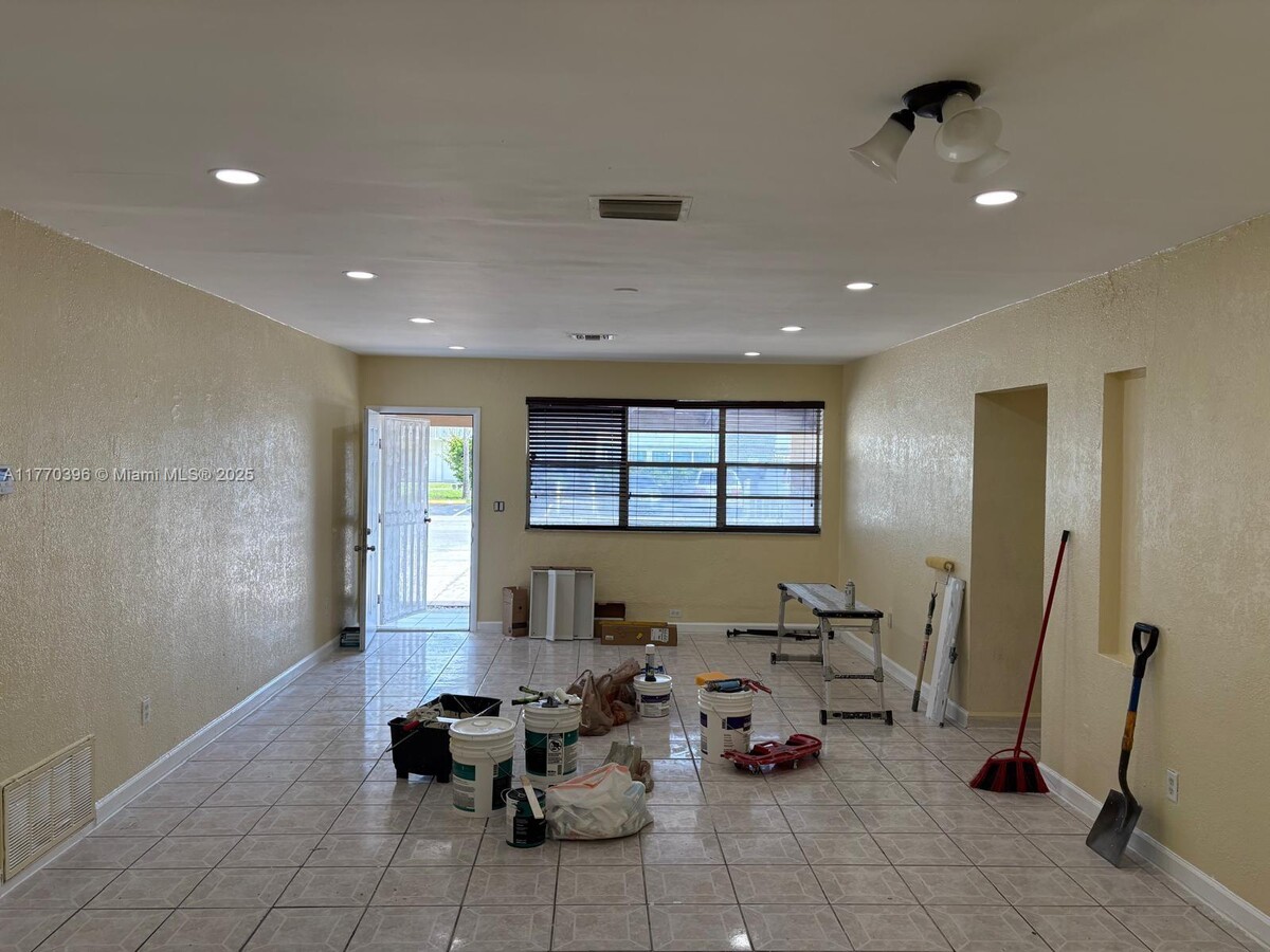 Photo - 1020 NE 163rd St House