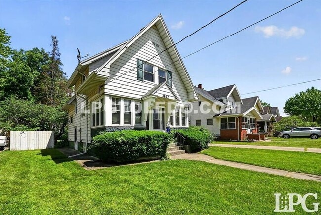 Photo - 3822 Lockwood Ave