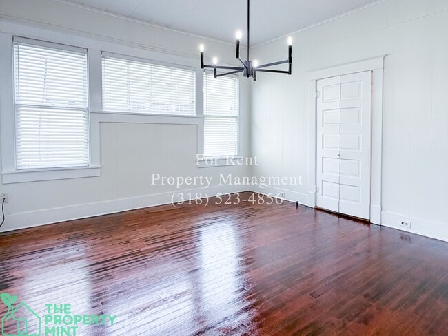 Photo - 201 Rochelle Ave