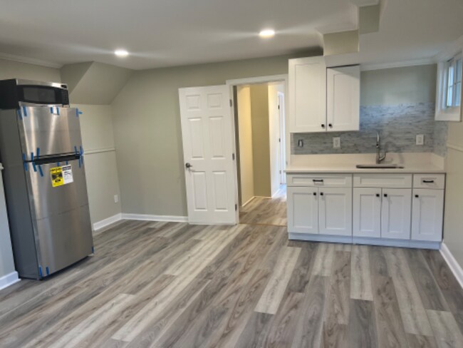 Photo - 6905 Gilbert St