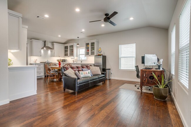 Photo - Pristine 2 Bed, 1 Bath Home for Rent in the Cultural District- 76107
