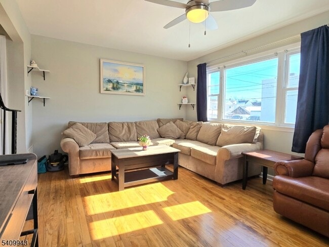 Photo - 708A Farrand St