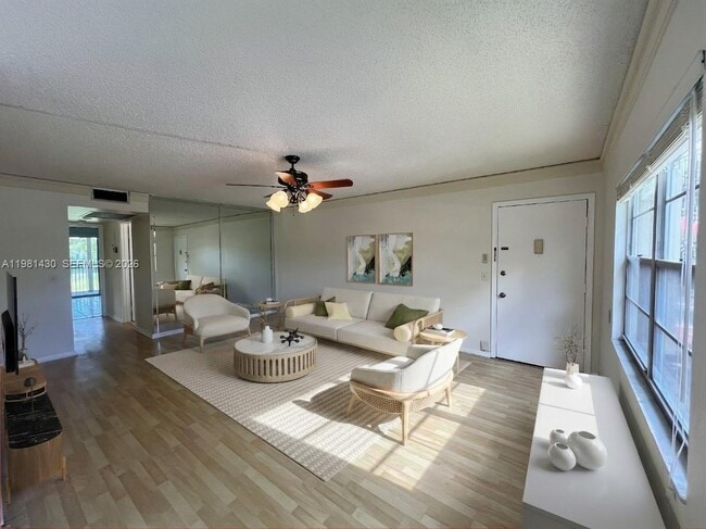 Building Photo - 850 SW 133rd Terrace Unit 201B