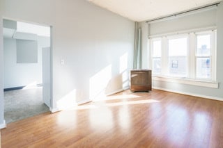 Building Photo - 614-626 W Lake St Unit 614-5