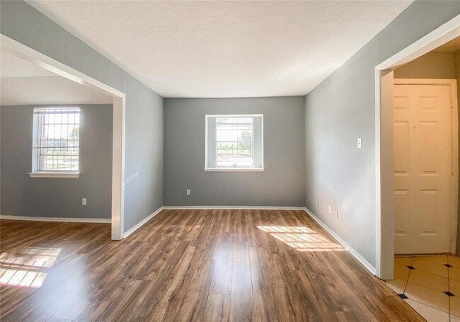 Photo - 12911 Scott St