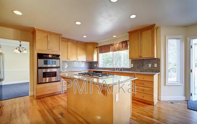 Photo - 10260 NE 30th Pl