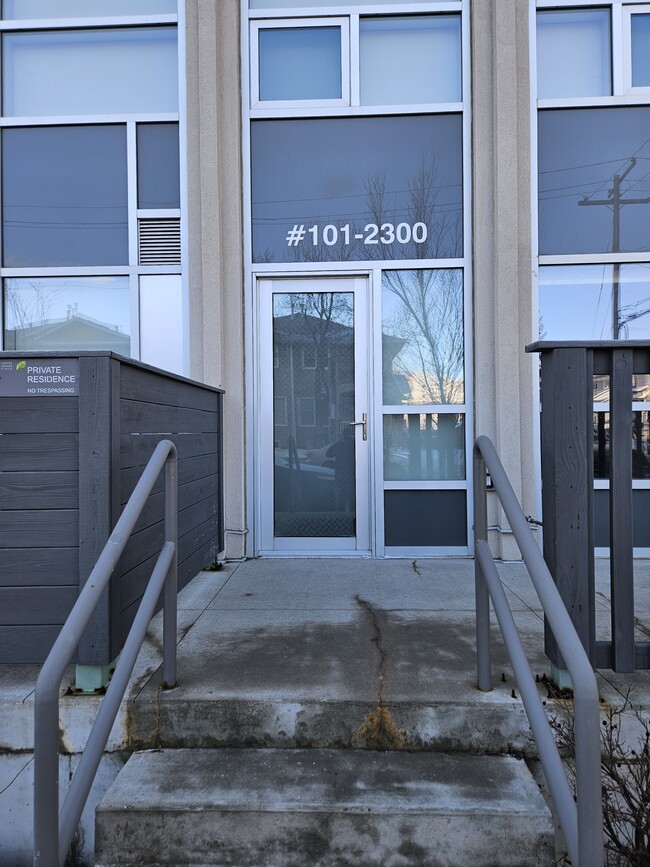 Building Photo - 2300 Broad St