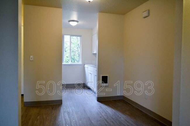 Building Photo - 20125 SW Tualatin Valley Hwy Unit 5