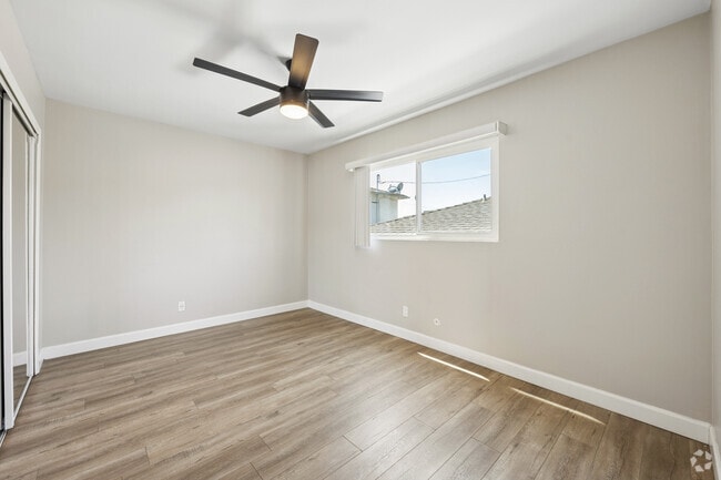 1BR, 1BA - 690SF - Bedroom