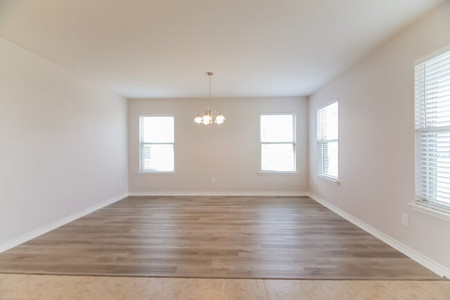 Photo - 1020 Callalily Dr