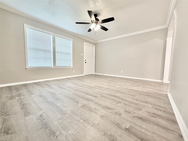 218 W 15th St Unit B