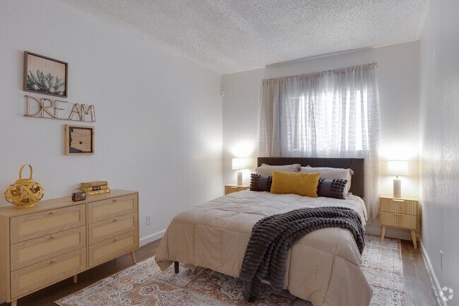 2BR, 2BA - 755SF - Primary Bedroom - Coral Gardens